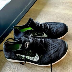 Black Nike tennis shoes 6.5 US